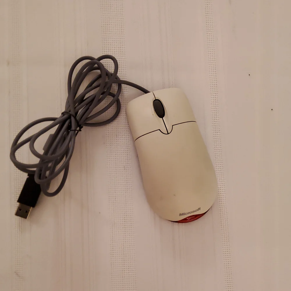 Microsoft Mouse - Picture 1 of 3